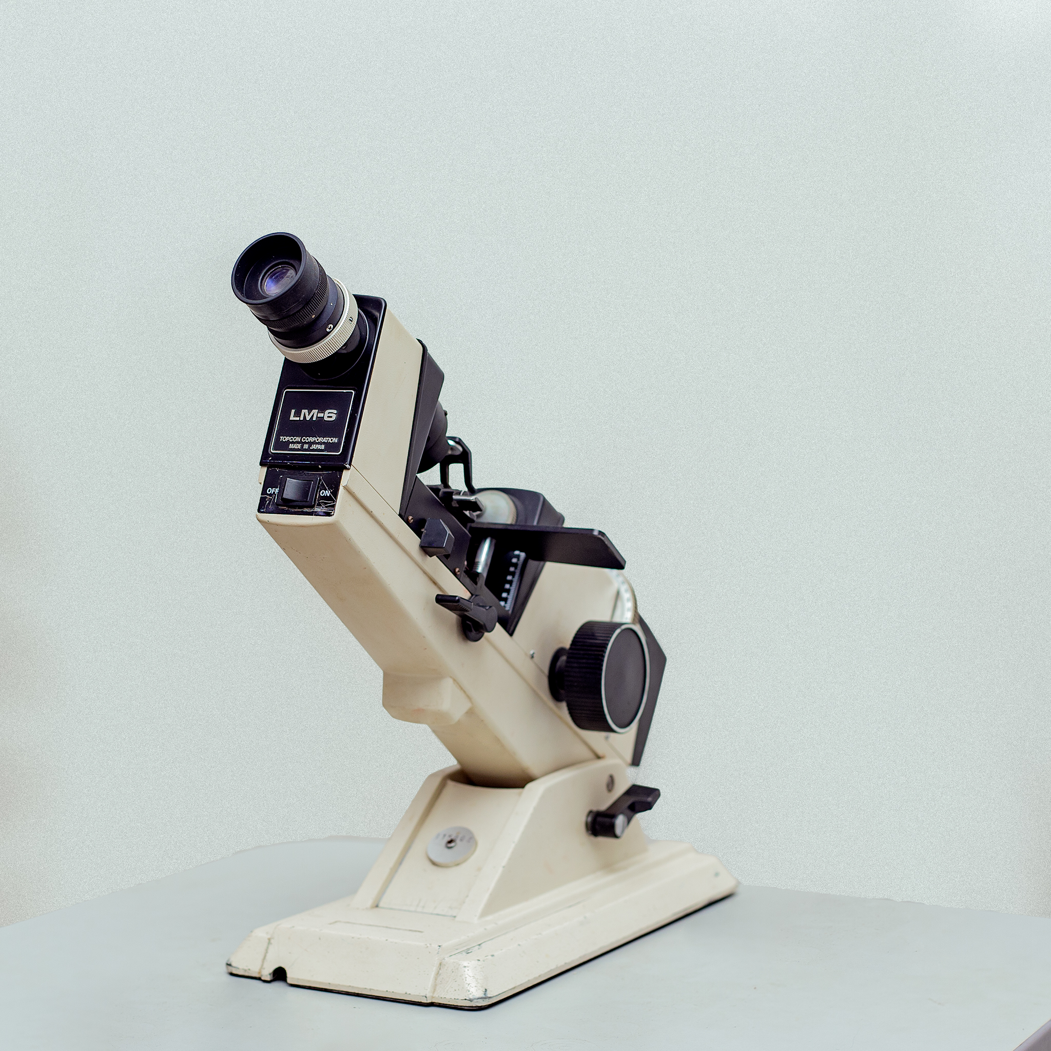 Topcon LM-6 Manual Lensmeter Topcon LM-6 Manual Lensmeter - Image 1