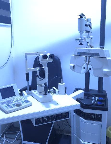 Complete Optometry Clinic (Combi unit with Refraction chair + Auto Phoropter with Console + projector + Slit lamp)